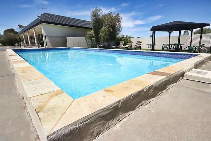 Hotel Pool