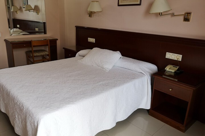 Room 3 of 42