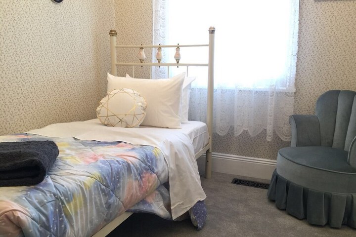 Room 3 of 16