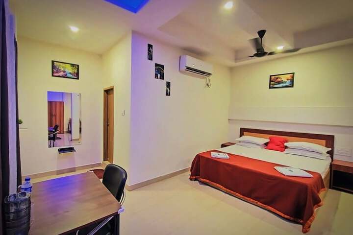 Room 7 of 18