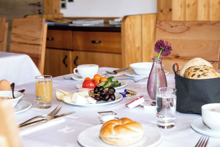 Breakfast/Coffee Service 60 of 77