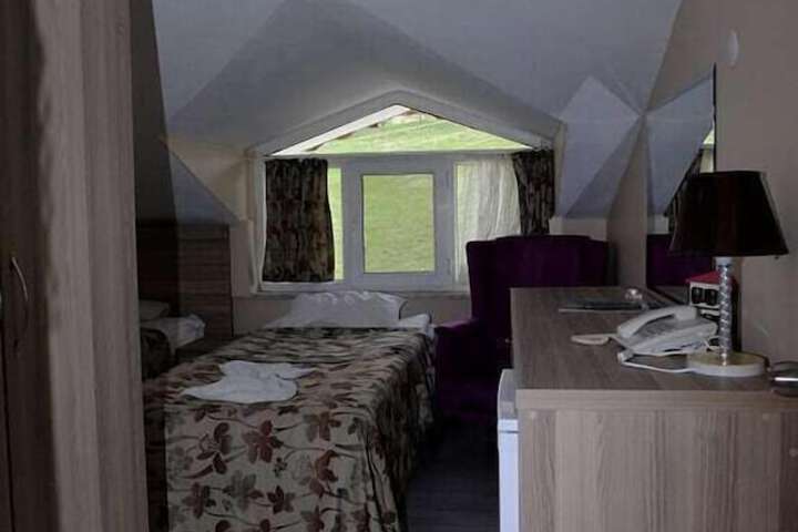 Room 9 of 26