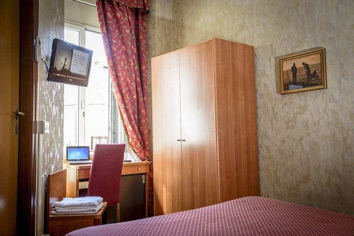 Room 12 of 54