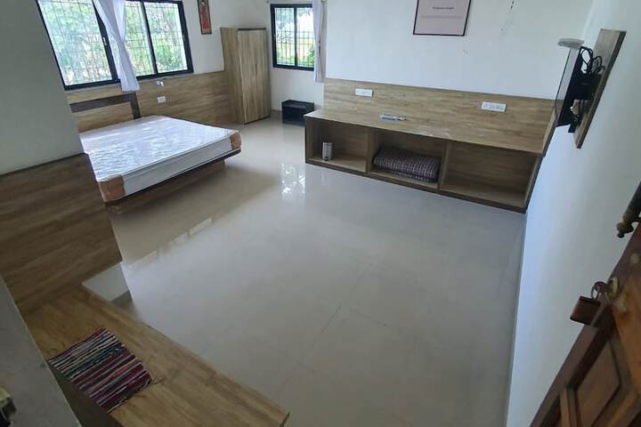 Room 2 of 31