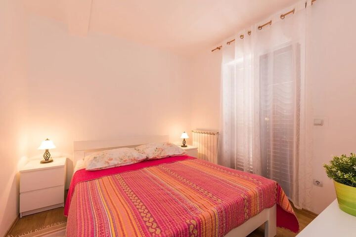 Room 6 of 31