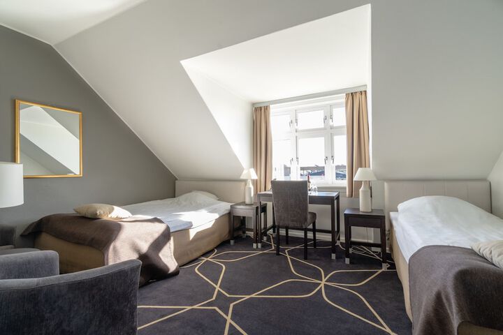 Room 8 of 27