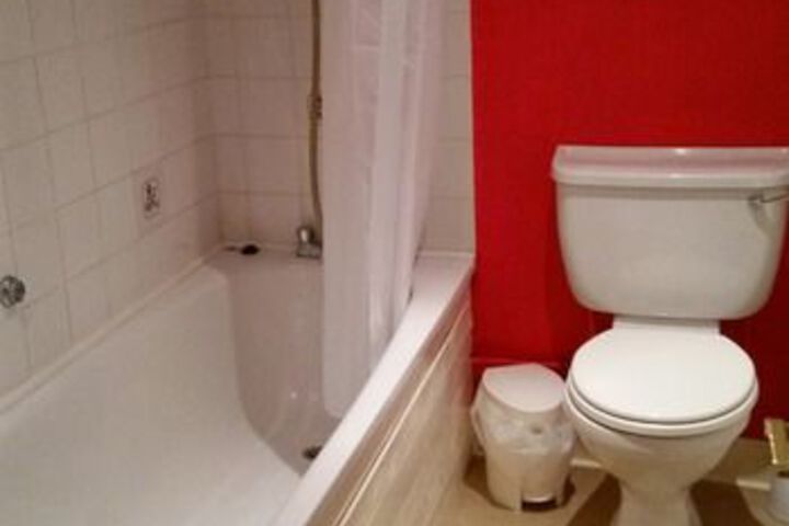 Room 2 of 11