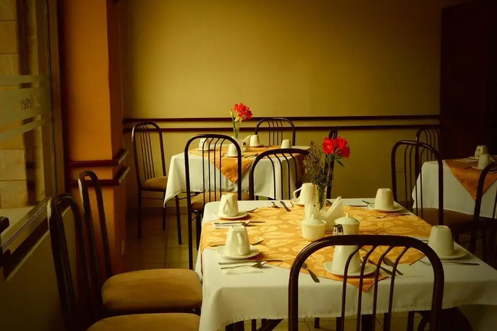 Dining 14 of 19