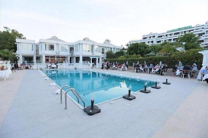 Pool 17 of 28