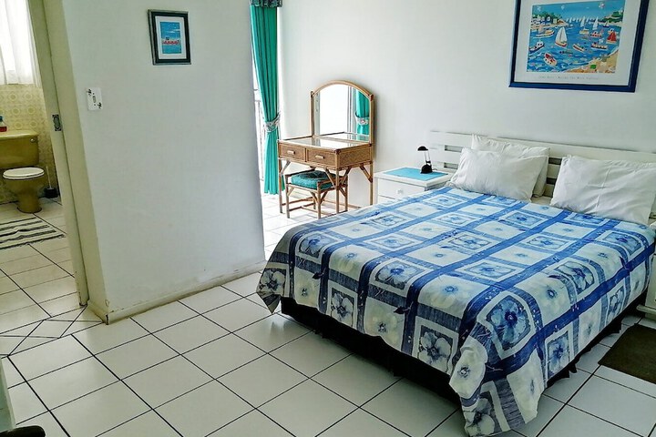Room 6 of 33