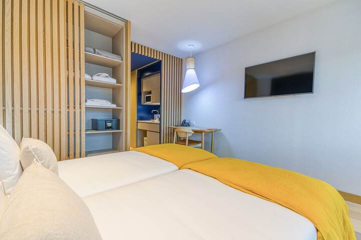 Room 27 of 139