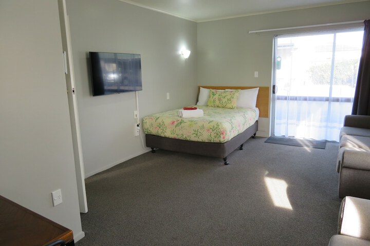 Room 33 of 74