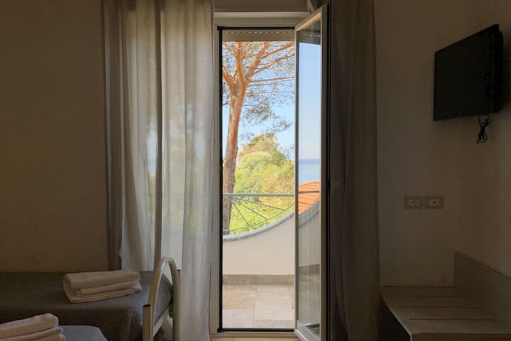 Room 17 of 80