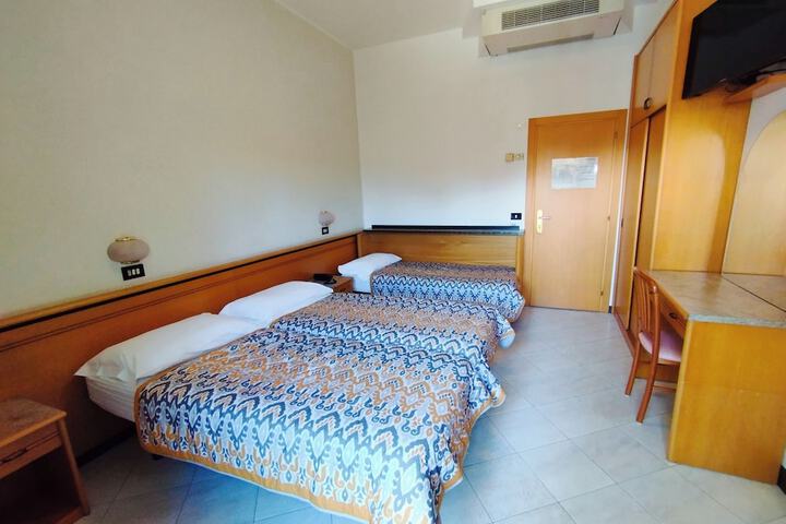 Room 20 of 42