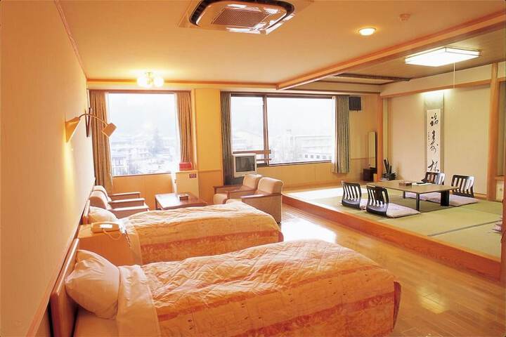 Room 13 of 52