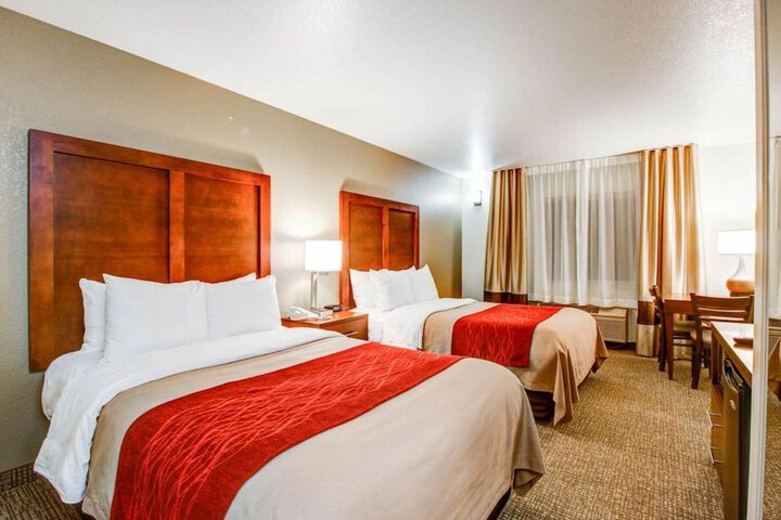 Double Accessible Queen Size Bed (10 of 20)