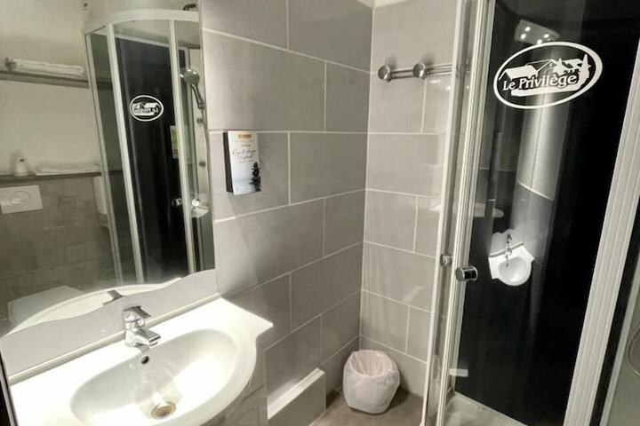 Room 9 of 26
