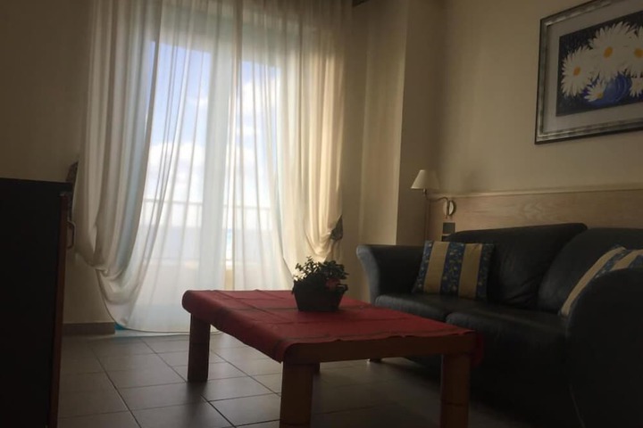 Room 11 of 48