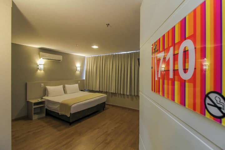 Room 16 of 118