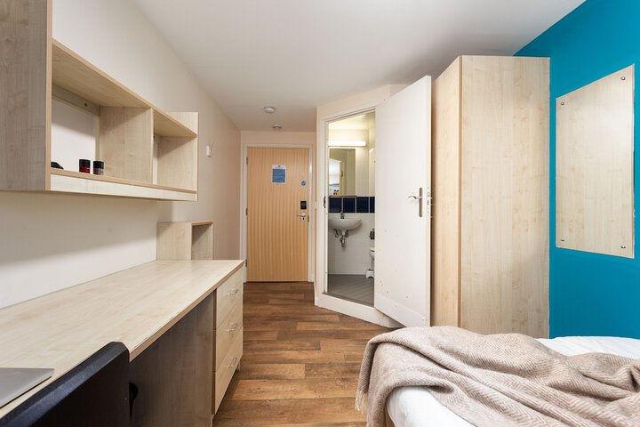 Room 5 of 18