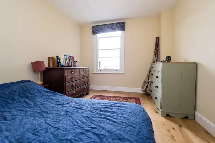 Room 6 of 13