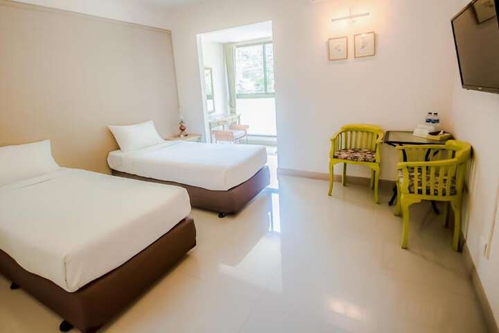 Room 27 of 68