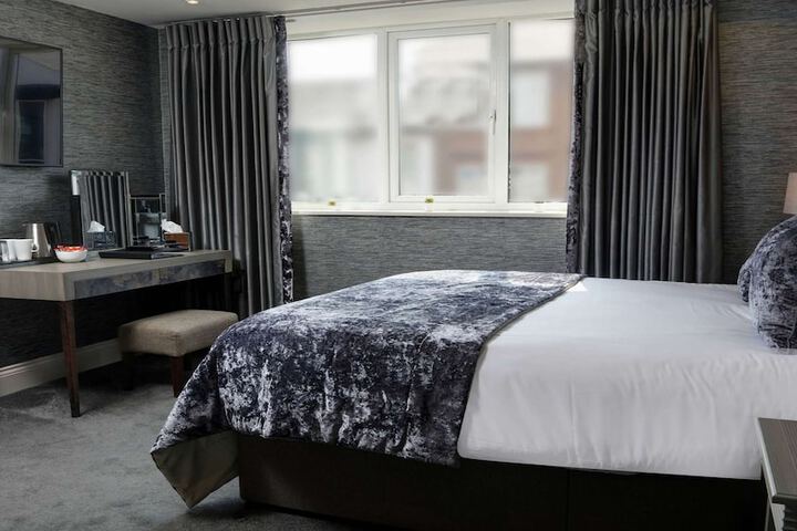 Room 26 of 77
