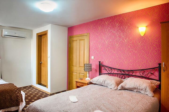 Room 9 of 24