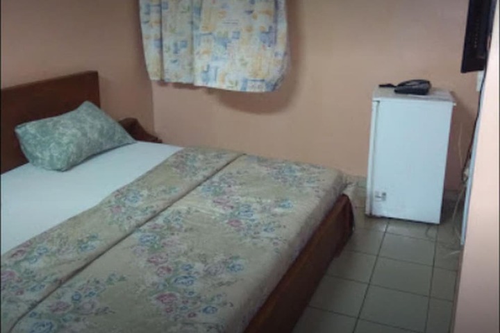 Room 9 of 26