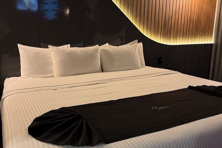 Room 6 of 15