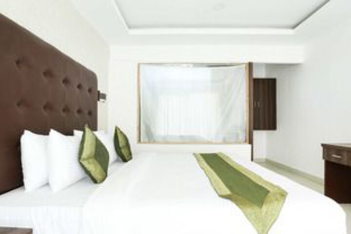 Room 15 of 34