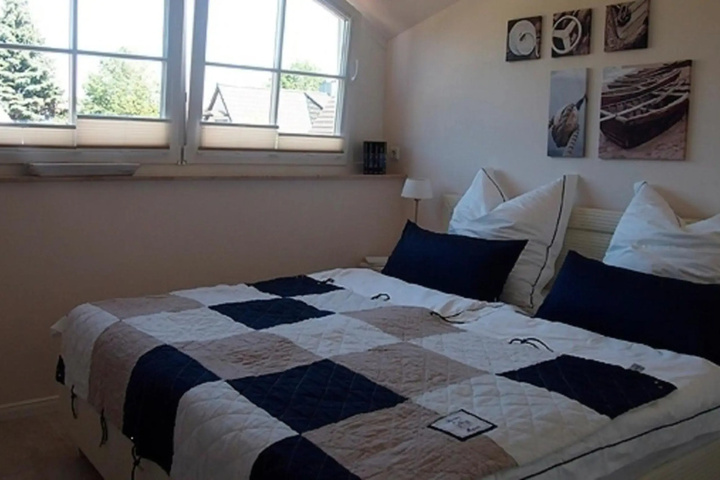 Room 4 of 12