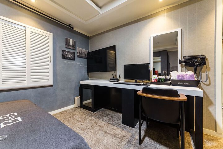 Room 53 of 57