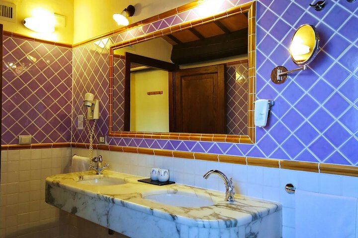 Room 50 of 73
