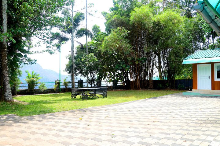 Hotel Exterior 80 of 96