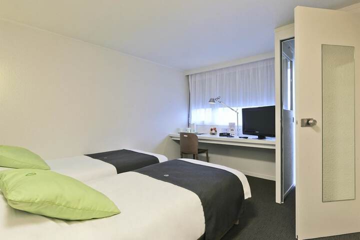 Room 9 of 30