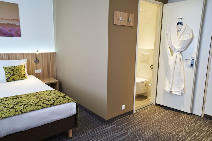 Room 14 of 28