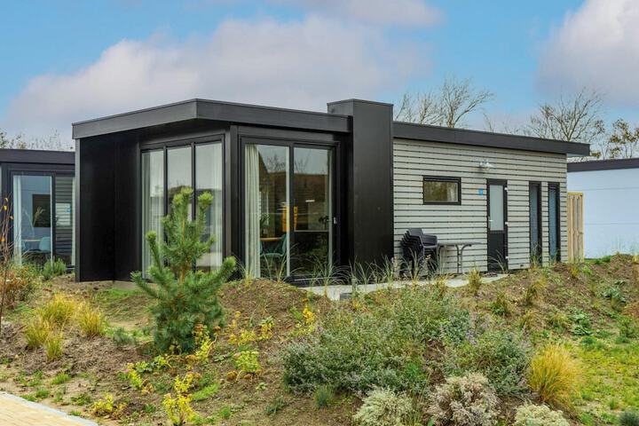 Chalet on a Holiday Park 3.5 km From the Beach in De Cocksdorp