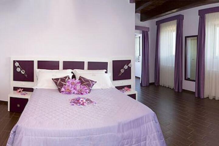 Room 10 of 32