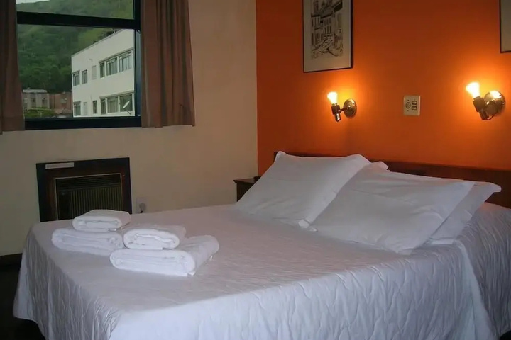 Room 4 of 20