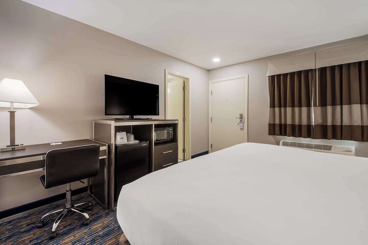 Room 10 of 30