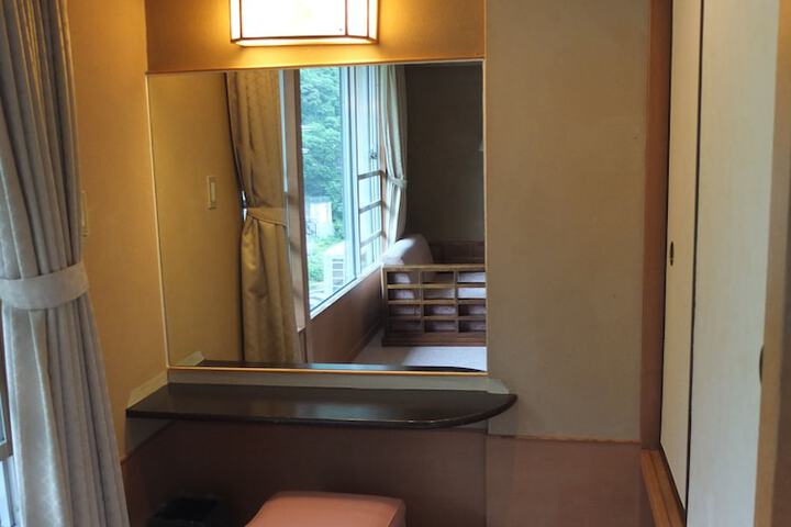Room 14 of 102