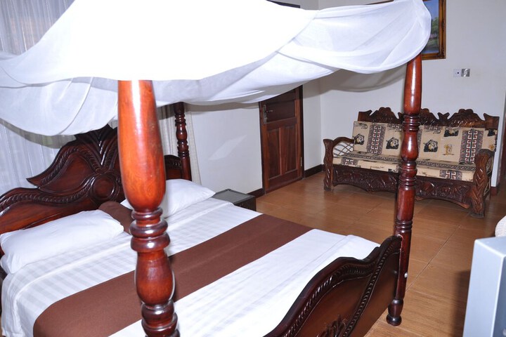 Room 8 of 55
