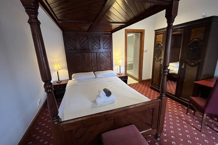 Room 47 of 79