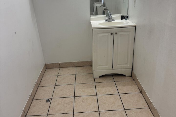 Room 7 of 8
