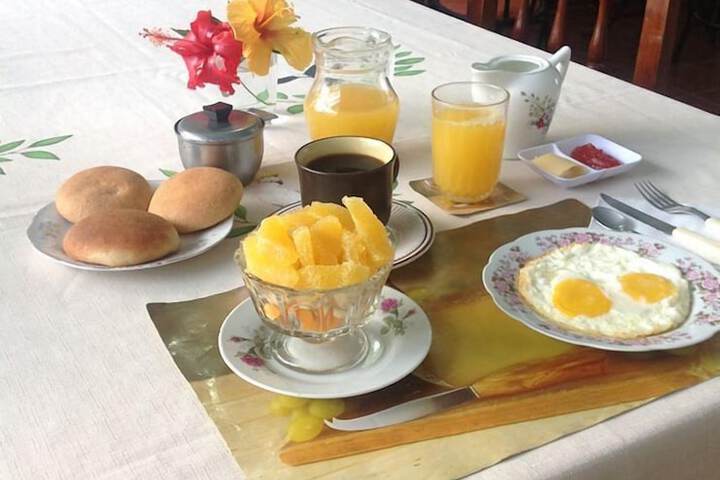 Breakfast/Coffee Service 17 of 25