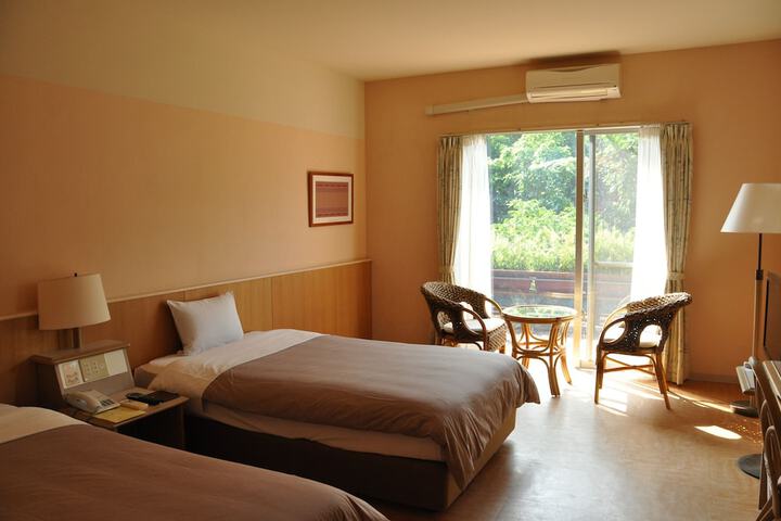 Room 4 of 24
