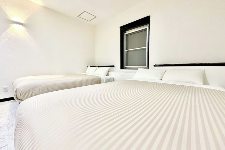 Room 13 of 32