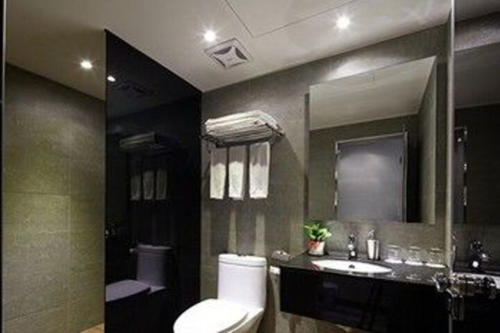 Room 3 of 31