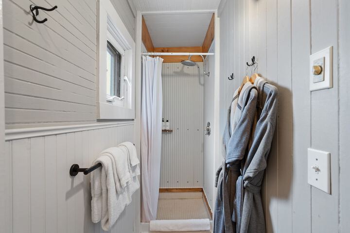 Bathroom shower